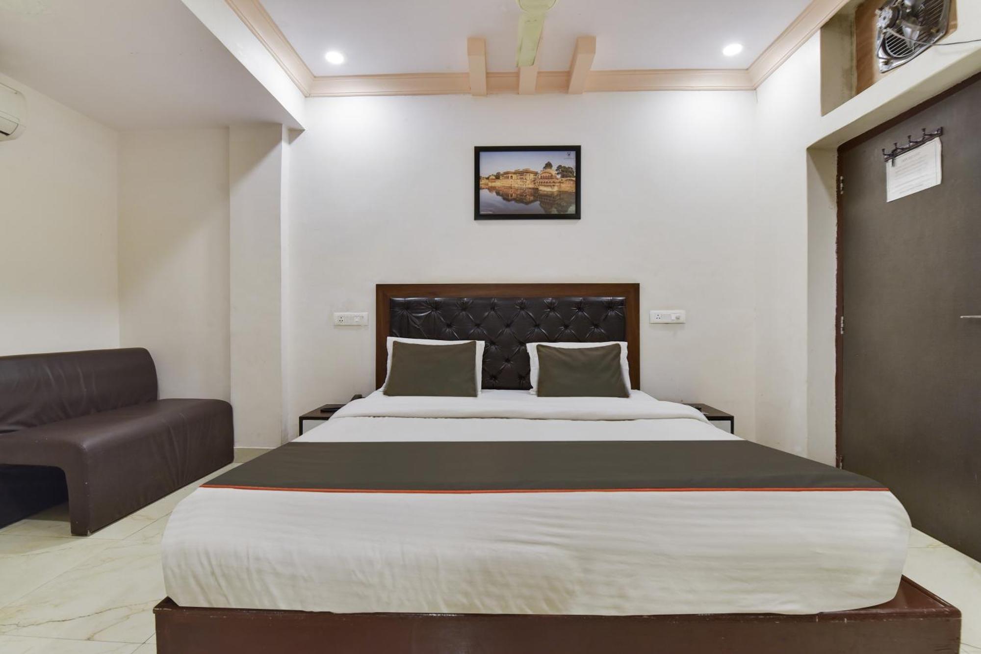 Super Hotel O Ratnam Palace Udaipur Eksteriør billede