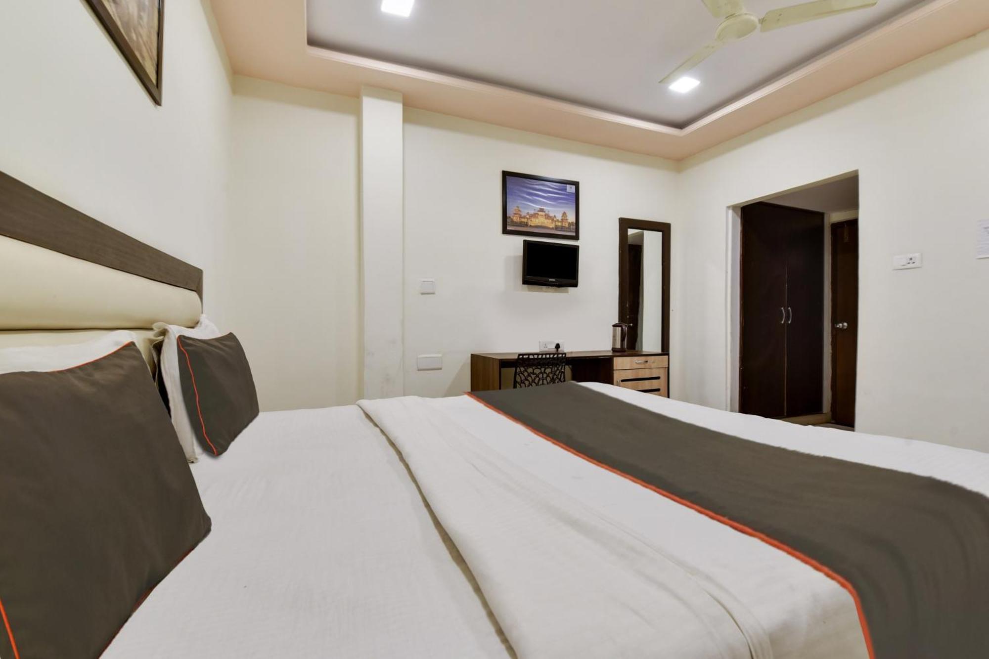 Super Hotel O Ratnam Palace Udaipur Eksteriør billede